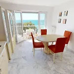 2p En Dernier étage Avec Clim Et Parking Privé à - Fr-1-196-159 Menton