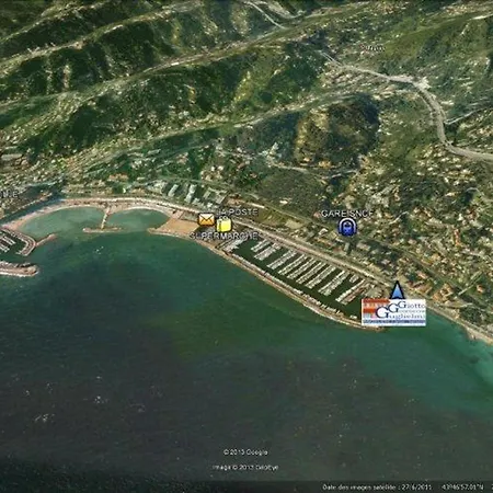 شقة 2p En Dernier Etage Avec Clim Et Parking Prive A - Fr-1-196-159 مينتون